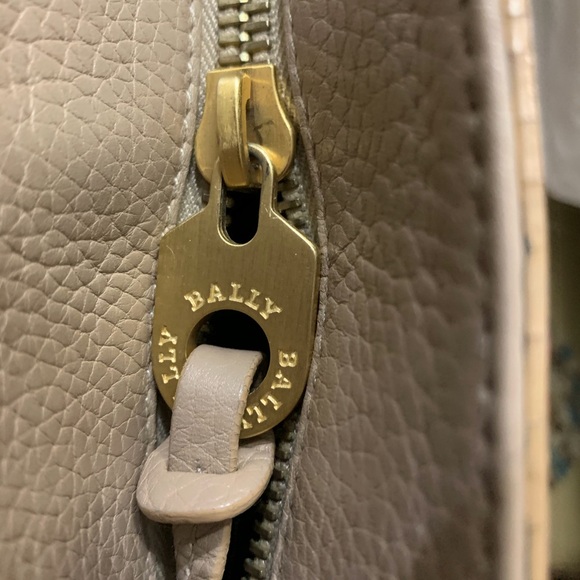 Bally tan/gold pebbled leather crossbody bag - Picture 2 of 16